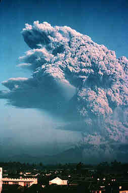 Volcanic eruption in Java photo 